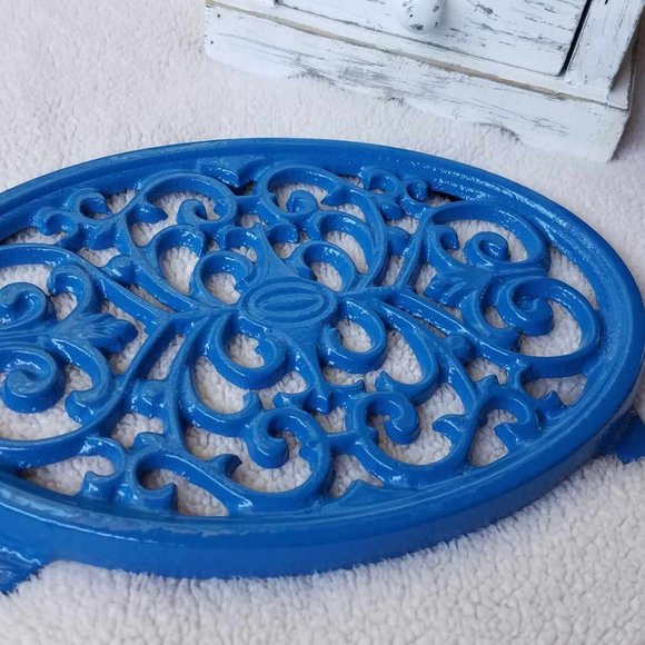 Blue Trivet Oval Cast Iron Metal Wall Table Kitchen Home Decor Vintage Design - Picture 12 of 15